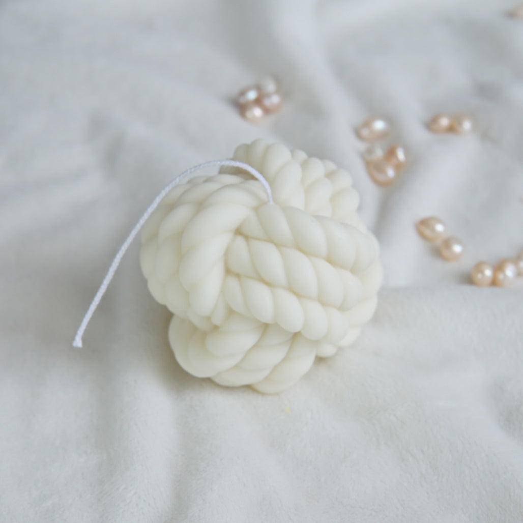 Knoten-Candle-goldpieces-candle-vegan-handgemacht-kerze-beige