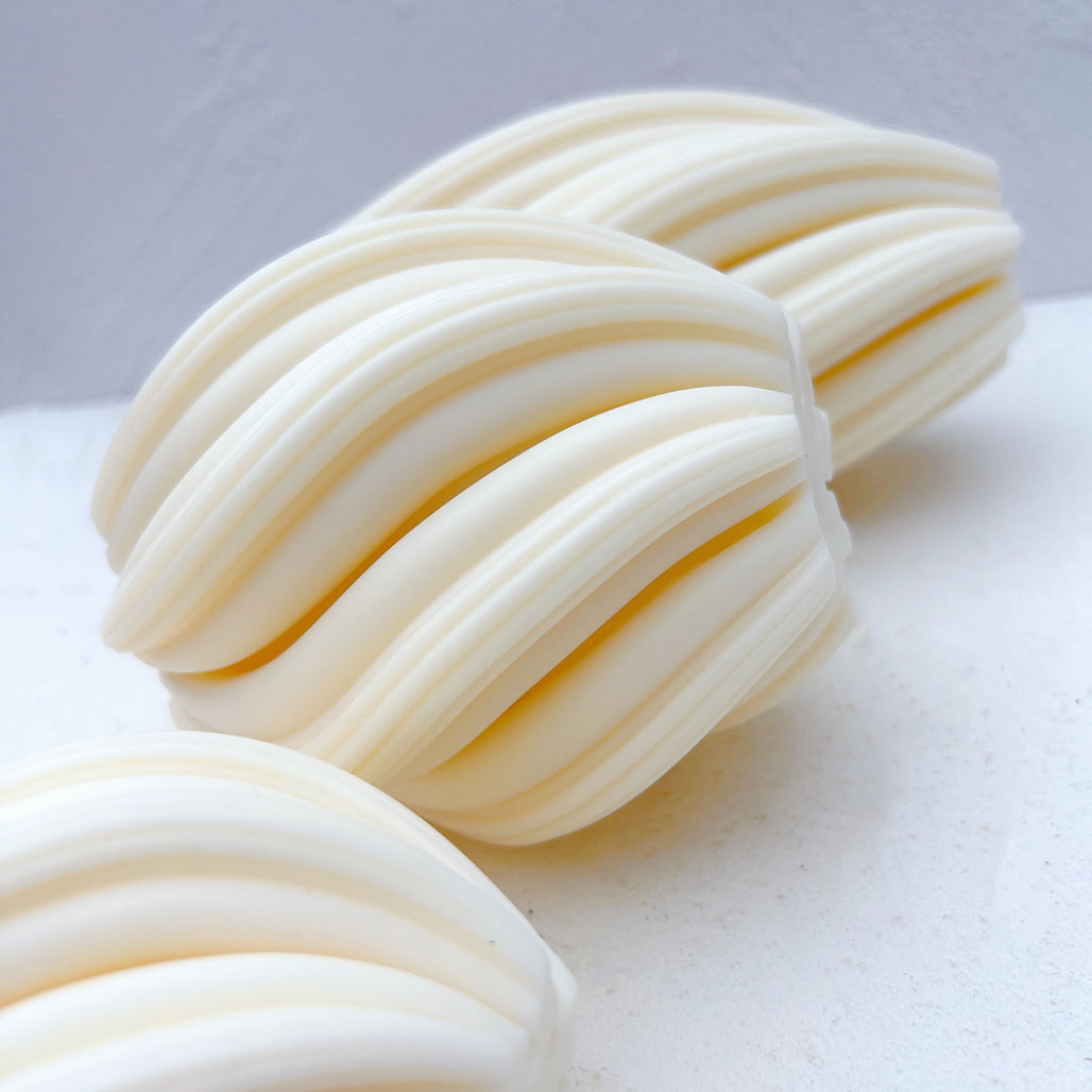 Swirl-kerze-candle-wave-beige-sojawachs-handmade-goldpieces