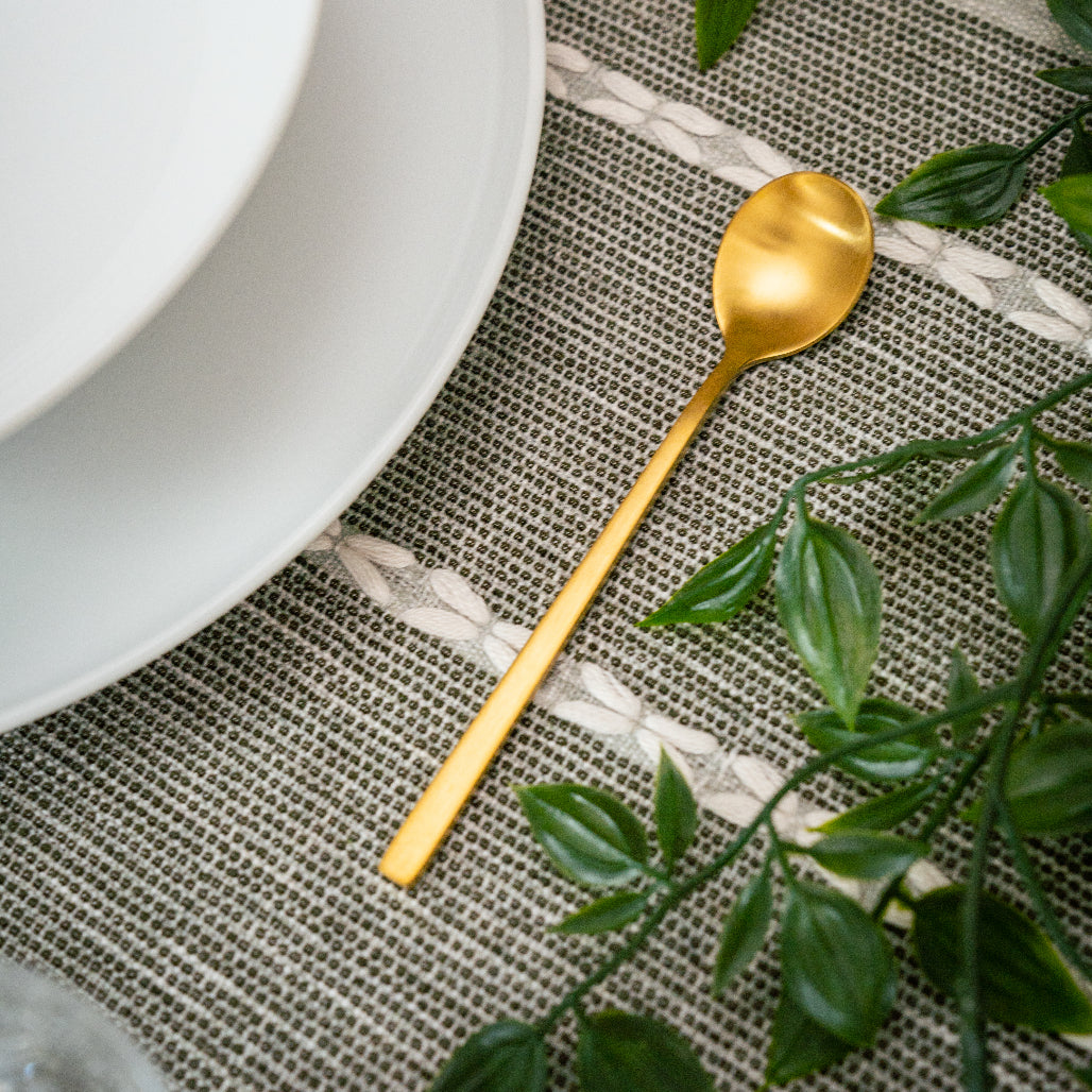 goldene-teeloeffel-4-teilig-edelstahl-gold-pieces-kleine-loeffel-goldbesteck